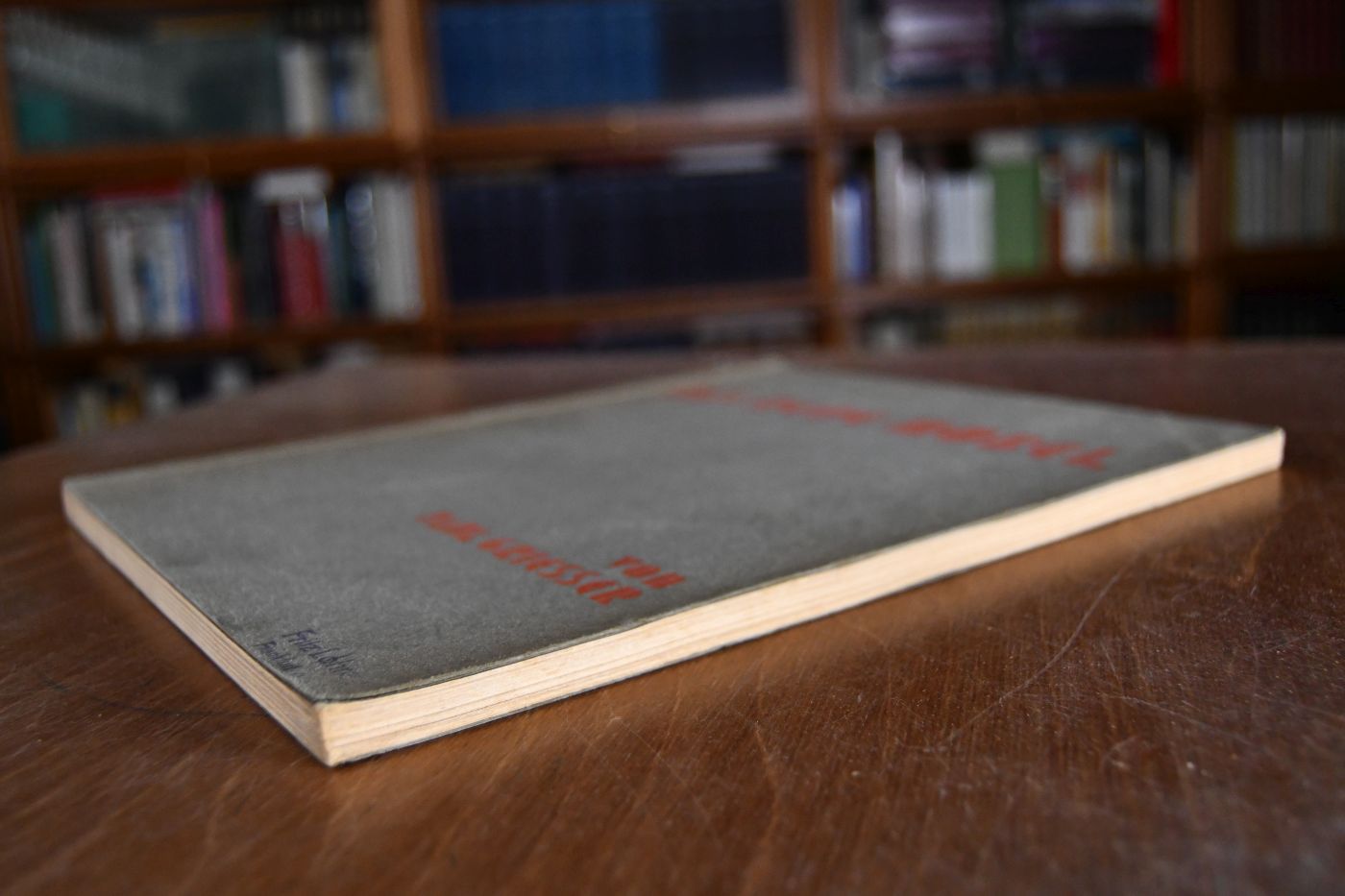 Das neue Möbel. Neuzeitliche Wohn-, Schlaf- und Arbeitsräume in 93 Ansichten und 119 Maßzeichnungen.