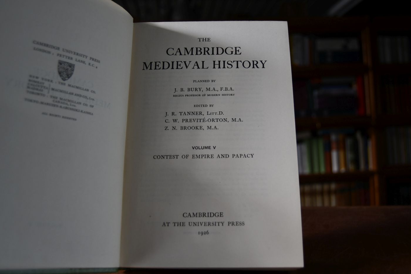 The Cambridge Medieval History. Volume V Contest of Empire and Papacy (apart).
