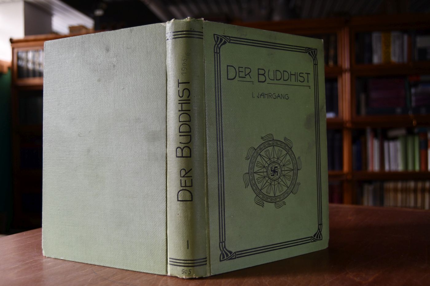 Der Buddhist. Unabhängige deutsche Monatsschrift für das Gesamtgebiet des Buddhismus. 1. Jahrgang. 2449 nach Buddha. April 1905 - März 1906. Angebunden Die Buddhistische Welt. Deutsche Monatsblätter zur Orientierung über die buddhistische Mission im Morgen- und Abendlande, Leipzig, Buddhistischer Verlag, 1905-1906, IV, 96 S.