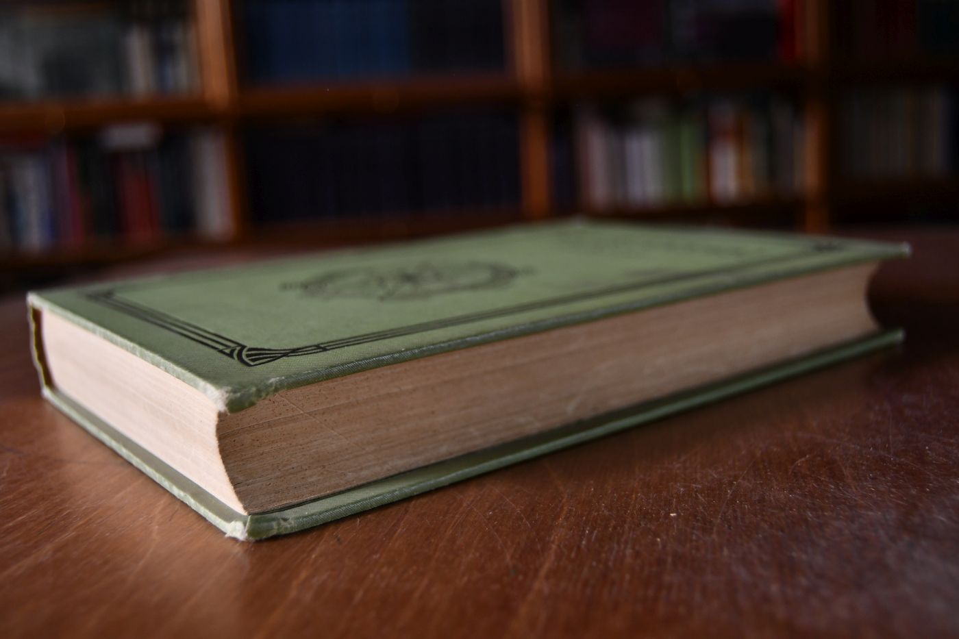 Der Buddhist. Unabhängige deutsche Monatsschrift für das Gesamtgebiet des Buddhismus. 1. Jahrgang. 2449 nach Buddha. April 1905 - März 1906. Angebunden Die Buddhistische Welt. Deutsche Monatsblätter zur Orientierung über die buddhistische Mission im Morgen- und Abendlande, Leipzig, Buddhistischer Verlag, 1905-1906, IV, 96 S.