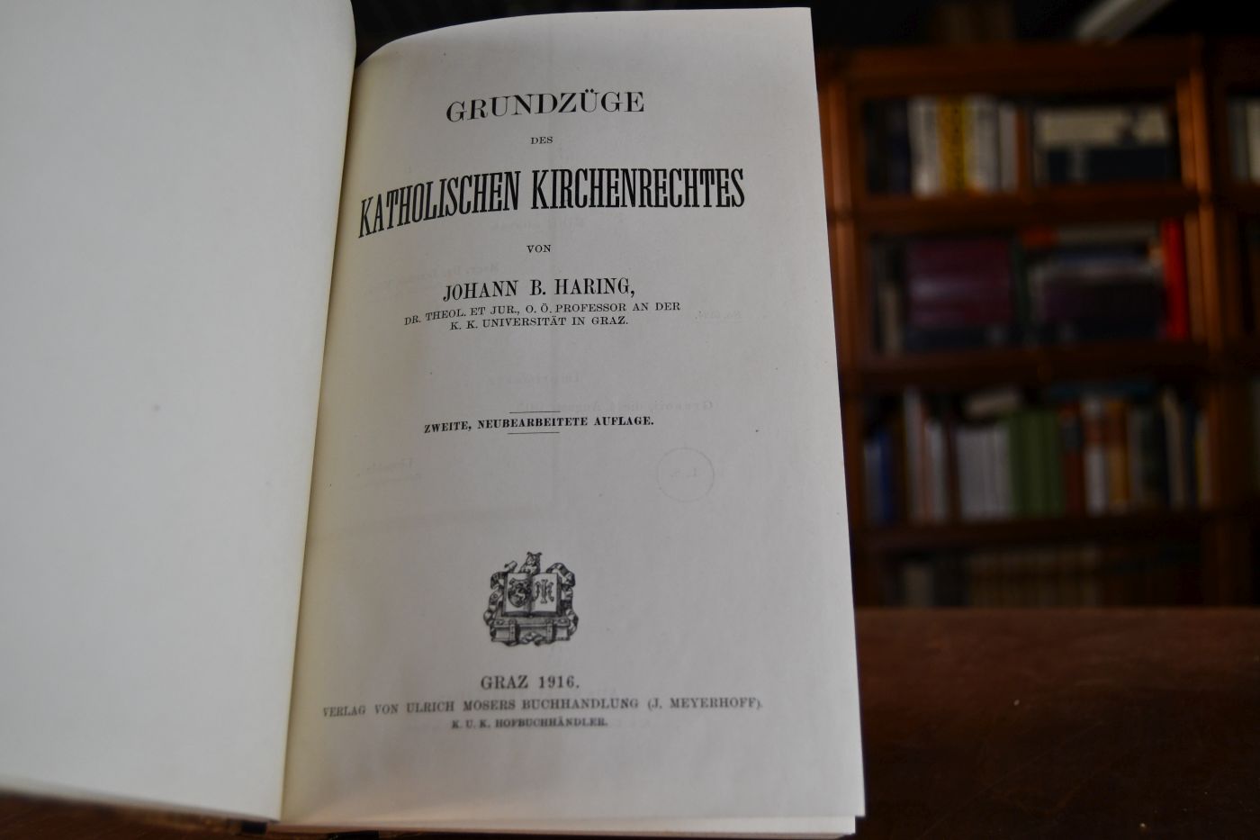 Grundzüge des katholischen Kirchenrechtes. Angebunden vom gleichen Autor Zusammenstellung der wichtigsten durch den neuen Codex jur. can. herbeigeführten Änderungen. Ergänzungsheft zu "Grundzüge des katholischen Kirchenrechtes", Graz, Moser, 4. verbesserte Auflage, 1919, 56 S.