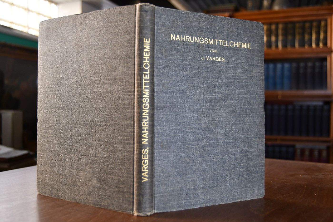 Nahrungsmittelchemie ein illustriertes Lexikon der Nahrungs- und Genußmittel sowie Gebrauchsgegenstände.