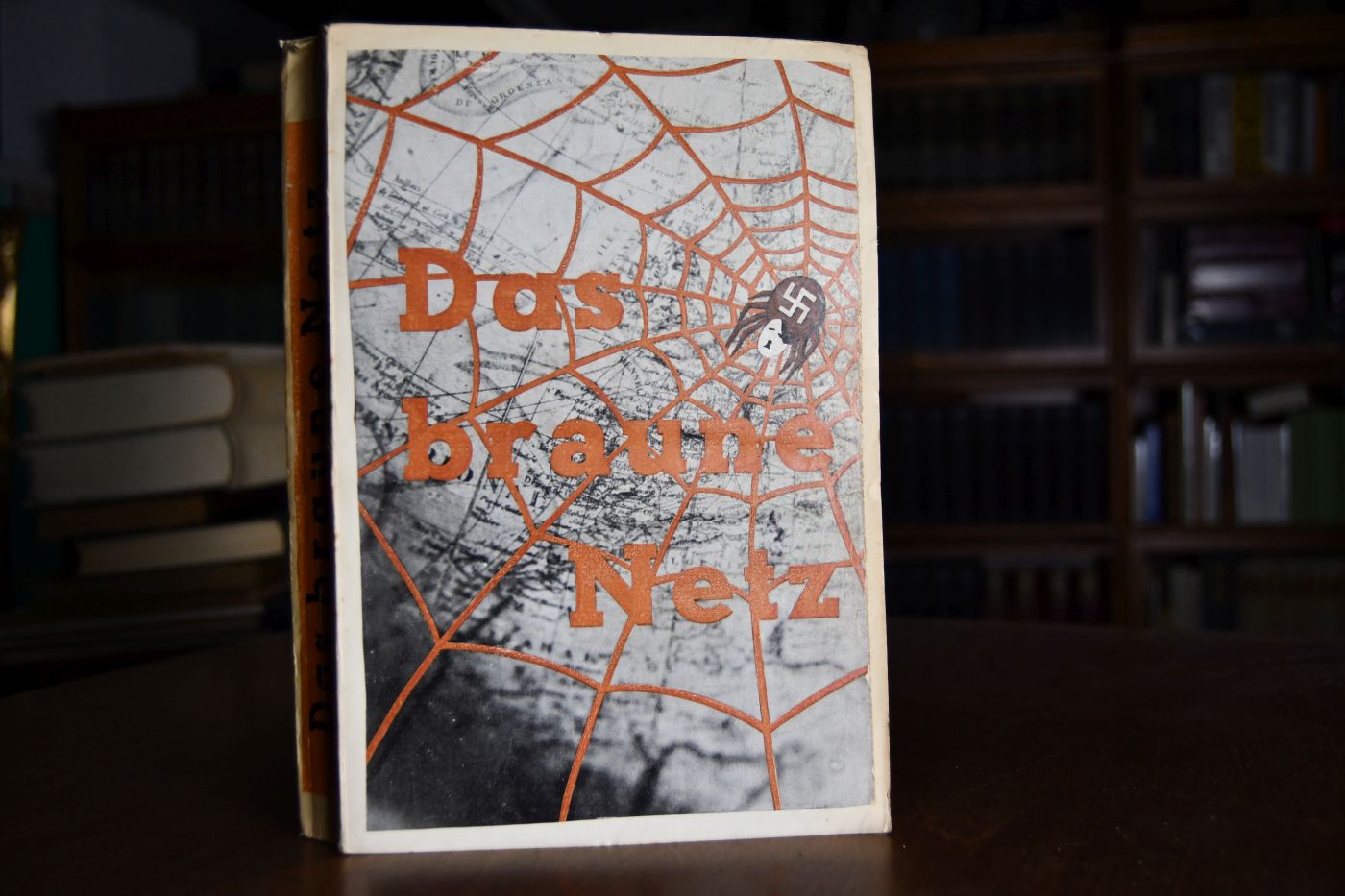 Das braune Netz. Wie Hitlers Agenten im Auslande arbeiten und den Krieg vorbereiten.