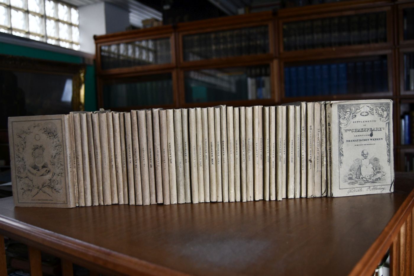 William Shakspeare`s (!) sämmtliche dramatische Werke übersetzt im Metrum des Originals. 42 Bde von 43 (ohne den Bd. 39).