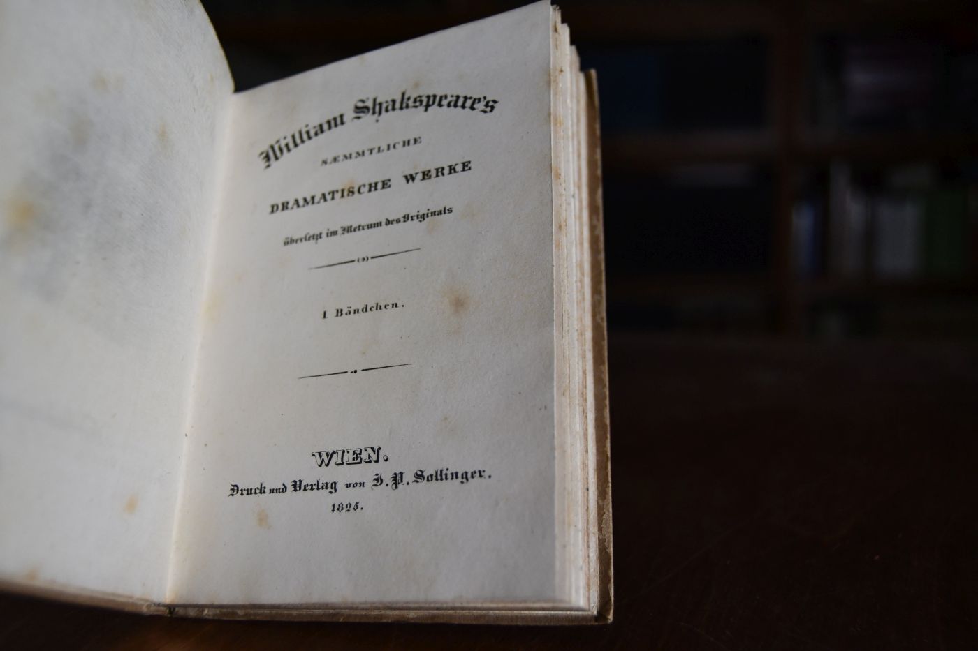 William Shakspeare`s (!) sämmtliche dramatische Werke übersetzt im Metrum des Originals. 42 Bde von 43 (ohne den Bd. 39).