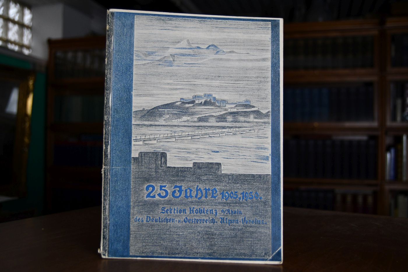 Festschrift zum 25jährigen Bestehen der Sektion Koblenz des Deutschen und Oesterreichischen Alpenvereins.