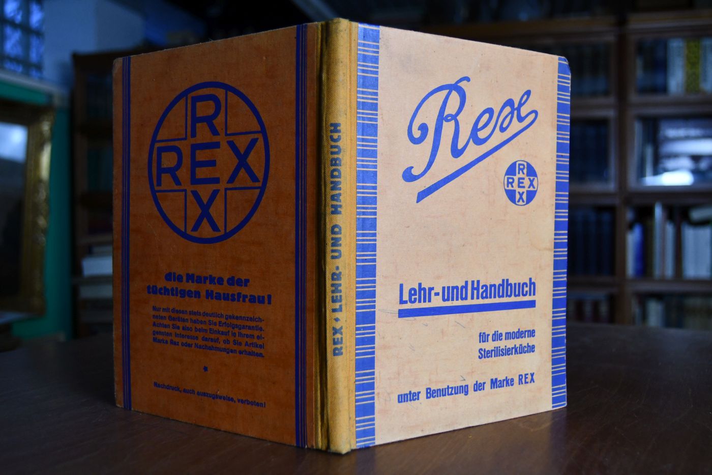 Sterilisierlehrbuch. Sterilisieren von Obst, Mus (Marmelade), Saft, Sulz (Gelee), Most, Gemüse, Pilzen, Fleisch, Geflügel, Fisch, Suppen im eigenen Haushalt.