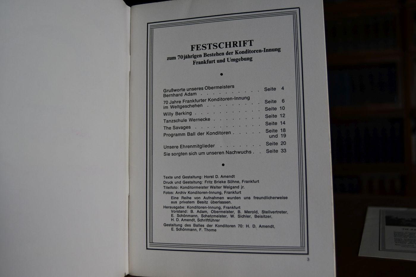 Festschrift zum 70 jährigen Bestehen der Konditoren-Innung Frankfurt und Umgebung.