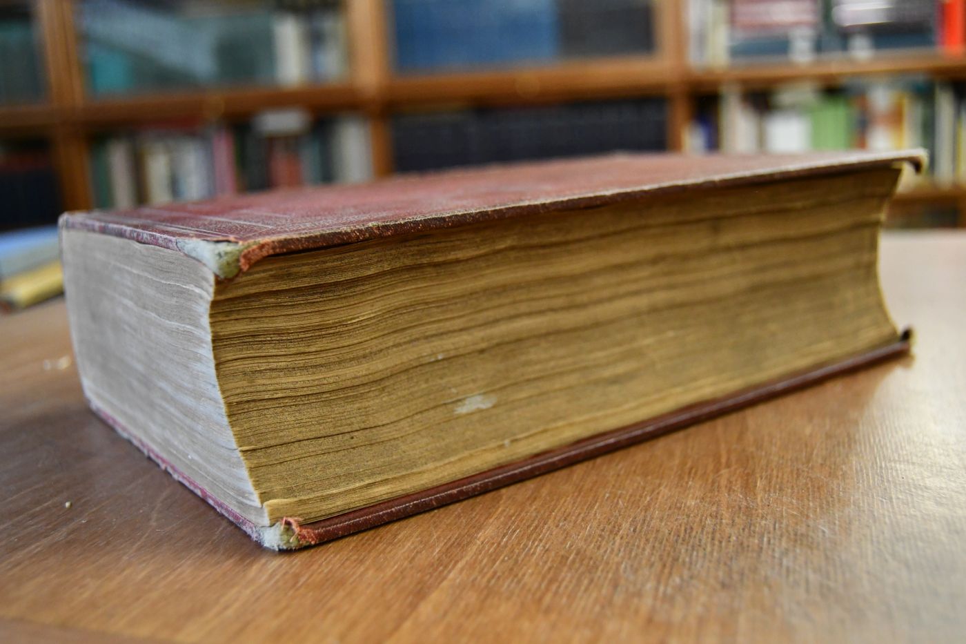 Codes et Lois usuelles classées par ordre alphabétique contenant la Legislation jusqu`a 1870. Collationnés sur les Textes officiels présentant en note sous chaque article des codes ses différentes modifications, la corrélation des articles entre eux, la concordance avec le Droit romain, lancienne législation française et les Lois nouvelles précédés de la Constitution de lEmpire français et accompagnés d`une Table chronologique et d`une Table generale des Matieres.