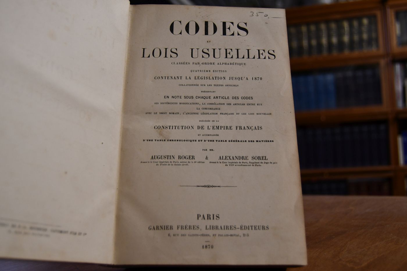 Codes et Lois usuelles classées par ordre alphabétique contenant la Legislation jusqu`a 1870. Collationnés sur les Textes officiels présentant en note sous chaque article des codes ses différentes modifications, la corrélation des articles entre eux, la concordance avec le Droit romain, lancienne législation française et les Lois nouvelles précédés de la Constitution de lEmpire français et accompagnés d`une Table chronologique et d`une Table generale des Matieres.