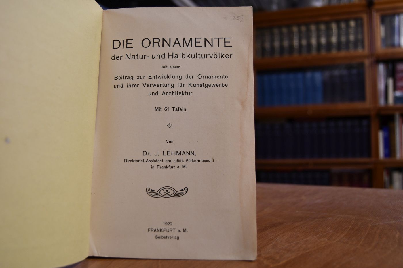 Die Ornamente der Natur-und Halbkulturvölker. Mit einem Beitrag zur Entwicklung der Ornamente und ihrer Verwertung für Kunstgwerbe und Architektur.