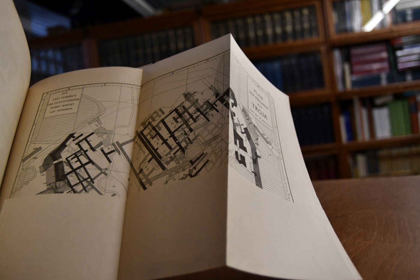 Bericht über die Ausgrabungen in Troja im Jahre 1890.