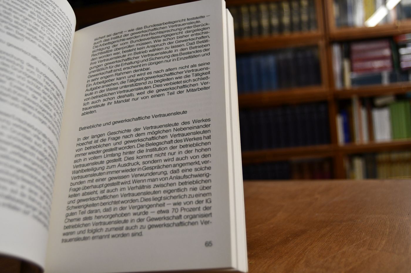 Mitarbeiter, Unternehmen, Gesellschaft, ein Weltbild. Festschrift aus Anlaß des 25jährigen Dienstjubiläums von Erhard Bouillon.
