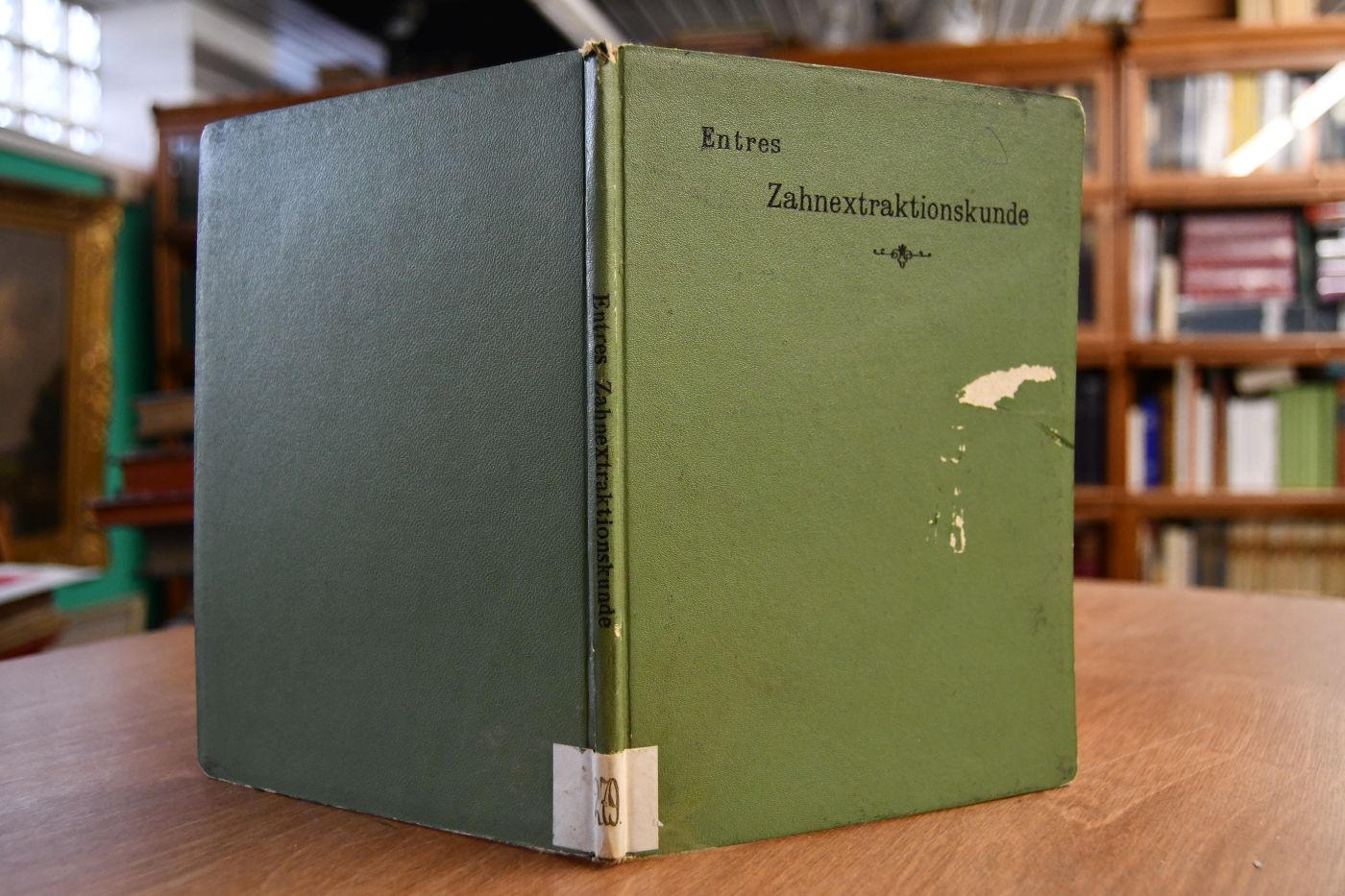 Zahnextraktionskunde speziell für den praktischen Arzt insonderheit für den Militär- und Landarzt.