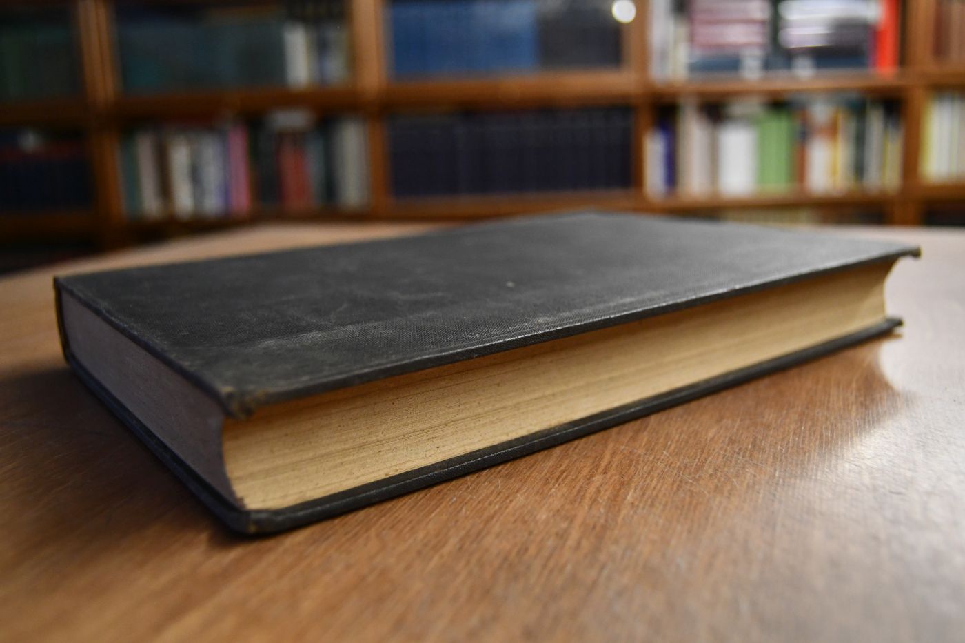 Lehrbuch der Anatomie des Menschen. Zweiter Band, zweite Abteilung (apart) Nervenlehre, Sinnesorgane, Leitungsbahnen.
