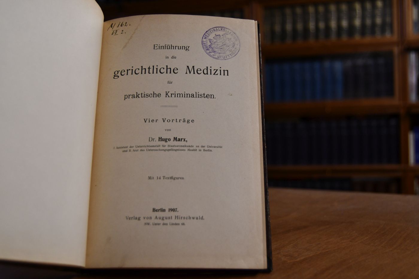Einführung in die gerichtliche Medizin für praktische Kriminalisten. Vier Vorträge.