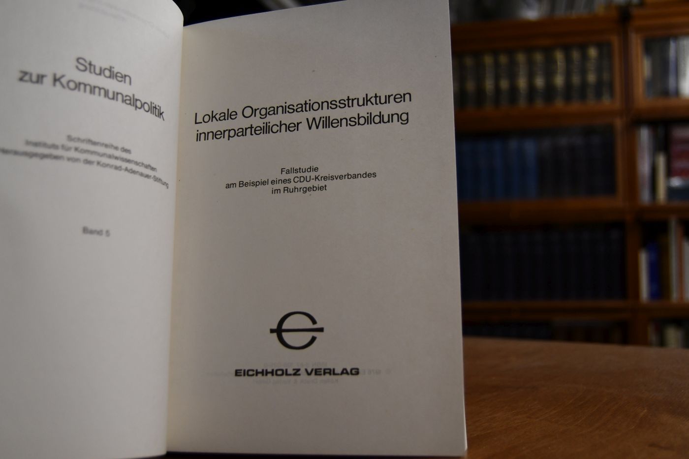 Lokale Organisationsstrukturen innerparteilicher Willensbildung.