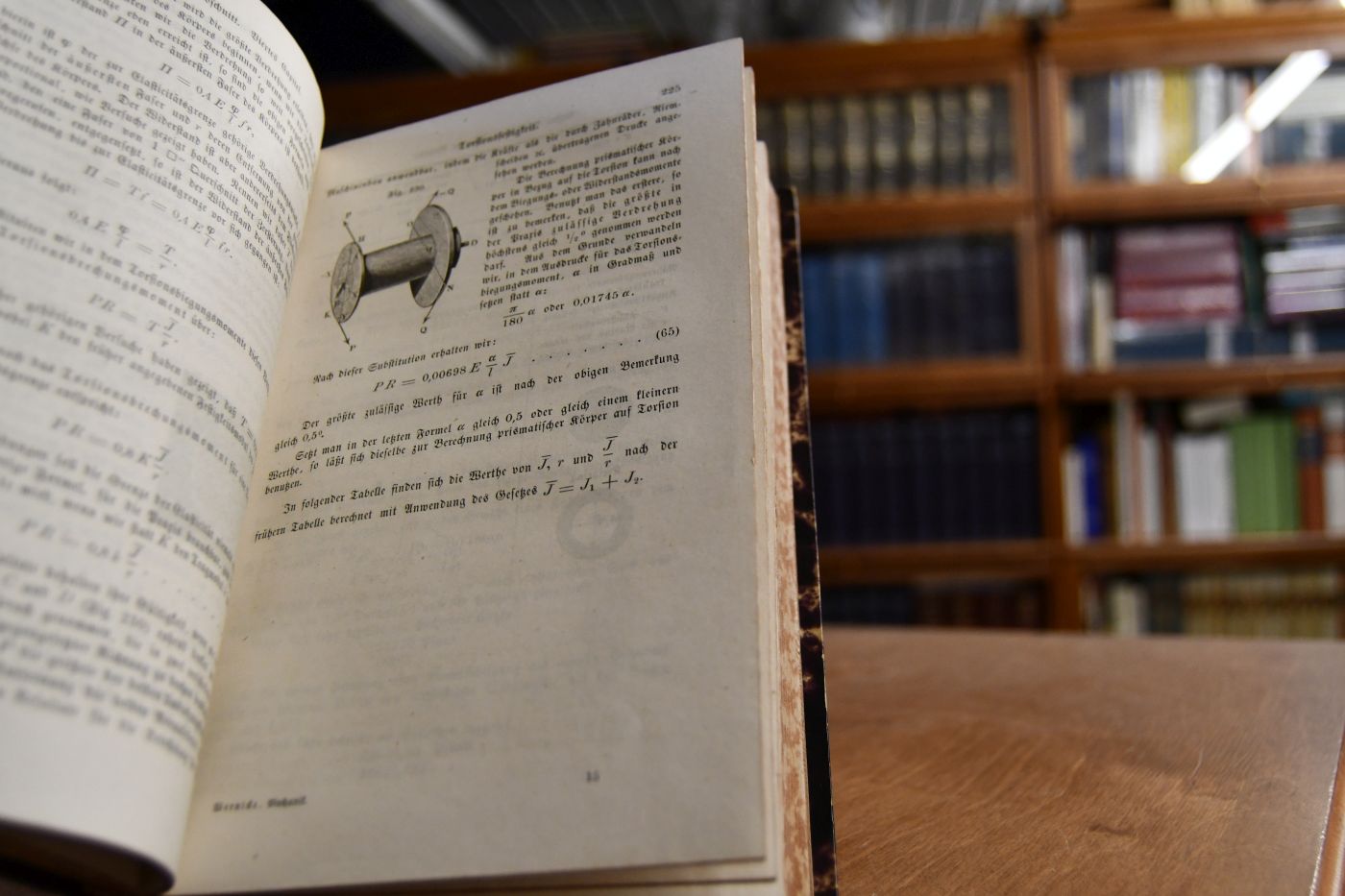Lehrbuch der Mechanik in elementarer Darstellung mit Uebungen und Anwendungen auf Maschinen- und Bau-Constructionen. Für den Unterricht an Gewerbe- und Realschulen, sowie zum Privatstudium für angehende Maschinenbauer und Architekten bearbeitet. 2 Theile in einem Band (komplett).