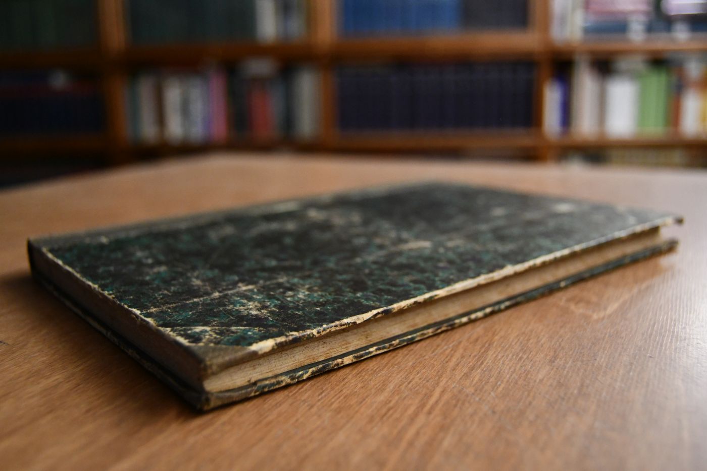 Grundlehren der theoretischen Chemie und Beziehungen zwischen den c hemischen und physikalischen Eigenschaften der Körper.