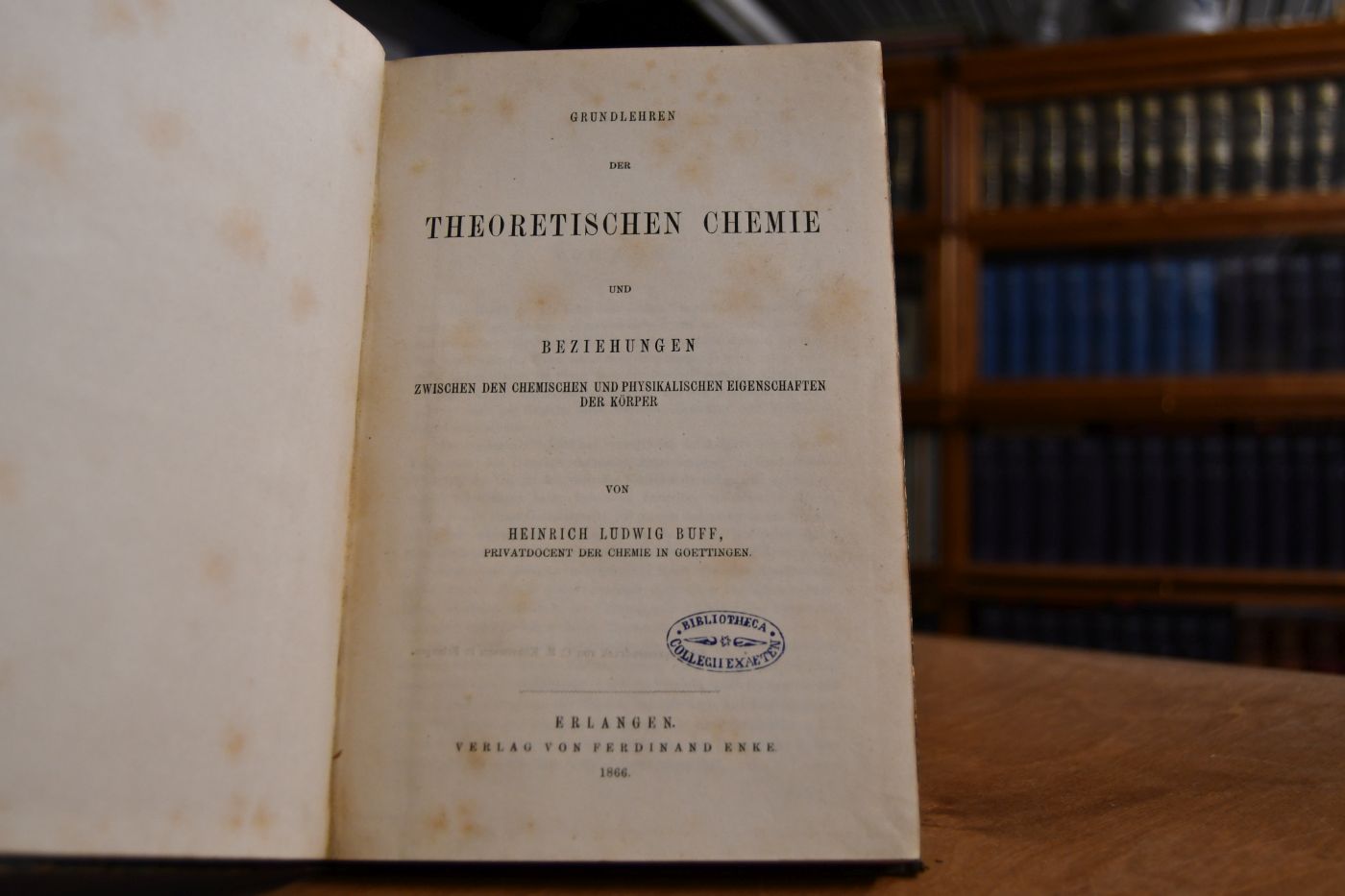 Grundlehren der theoretischen Chemie und Beziehungen zwischen den c hemischen und physikalischen Eigenschaften der Körper.