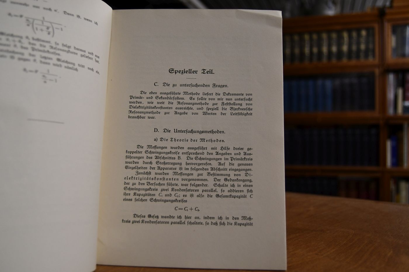 Beiträge zur physikalischen Chemie der Flüssigkeiten. Die Oberflächen-Erscheinungen. Theorie des Lösungsvorganges. Der osmotische Druck. Die Dissoziation der Elektrolyte.