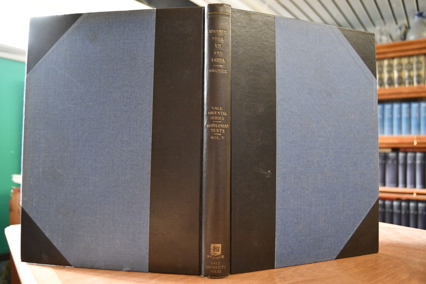 Records from Ur and Larsa dated in the Larsa Dynasty.