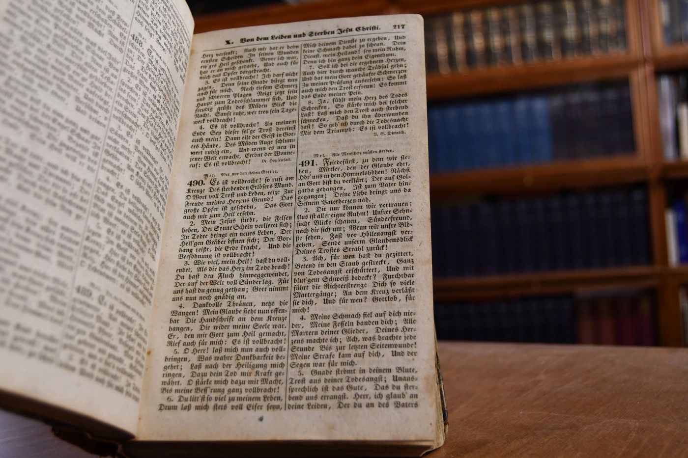 Evangelischer Liederschatz für Kirche und Haus. Eine Sammlung geistlicher Lieder aus allen christlichen Jahrhunderten, gesammelt und nach den Bedürfnissen unserer Zeit bearbeitet. 2 Bände in einem (komplett).