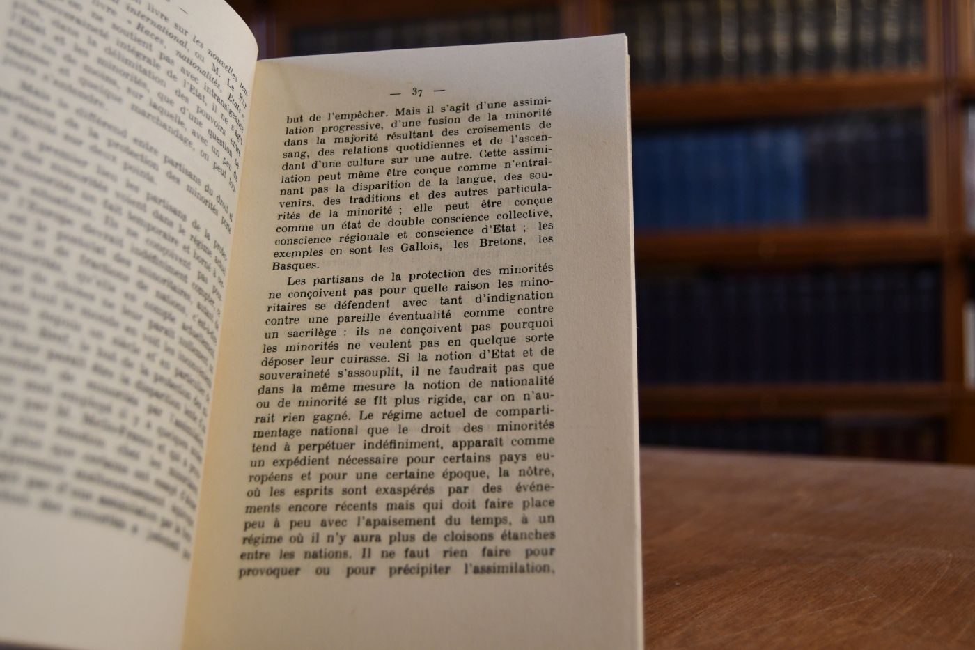 Dotation Carnegie pour la Paix Internationale, Bulletin No. 2-1929. Enthält Tibal, Le Probleme des Minorites. Martonne, Le repartition et le role des Minorites Nationales en Roumanie. Bougle, Le principe des Nationalites et les Minorites Nationales.