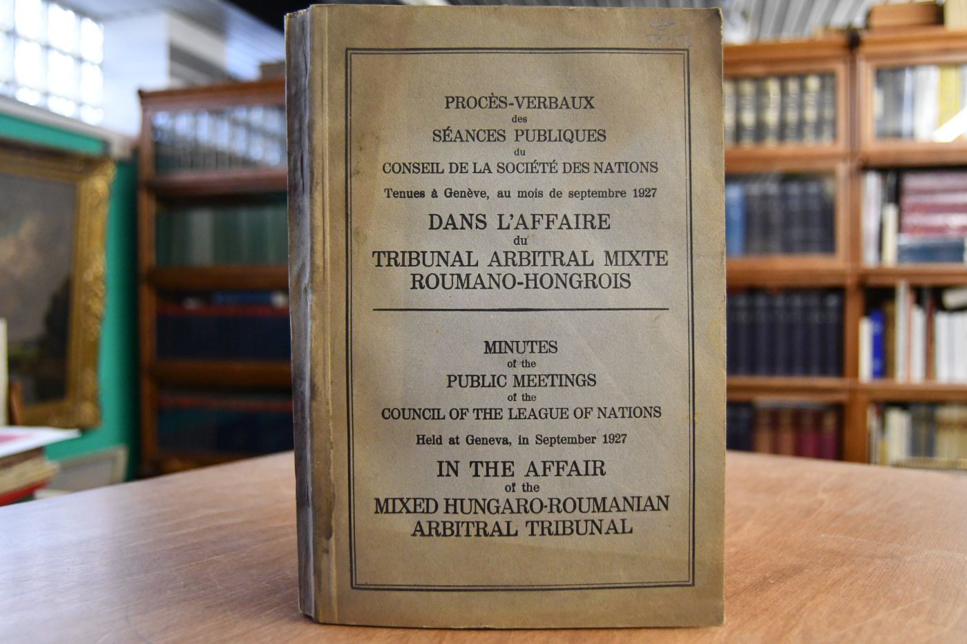Minutes of the public meetings of the Council of the League of Nations held at Geneva, in September 1927 in the affair of the mixed Hungaro-Roumanian arbitrial Tribunal. Zweisprachig französisch-englisch.