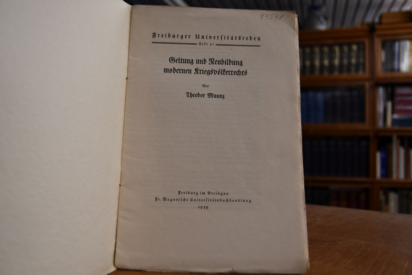 Geltung und Neubildung modernen Kriegsvölkerrechts.