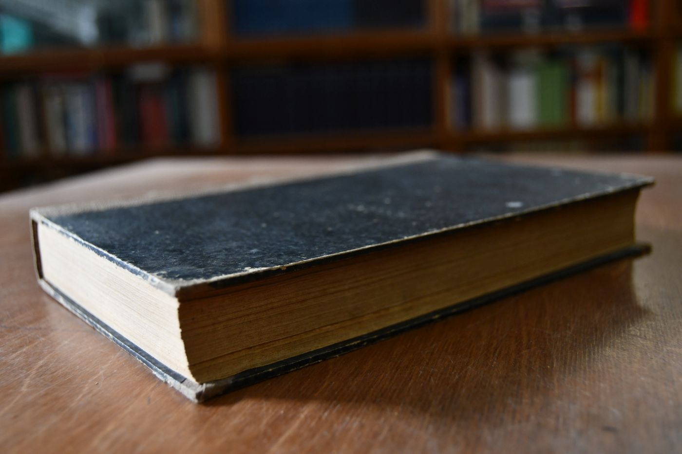 Leitfaden für die württemb. Gemeindebehörden bei Anwendung der neuen Reichs- und Landes-Justiz-Gesetze, zugleich Rathgeber für das rechtsuchende Publikum bei Verfolgung unbestrittener Ansprüche, mit vielen Formularien, einem Gebühren-Regulativ und genauem Sachregister.