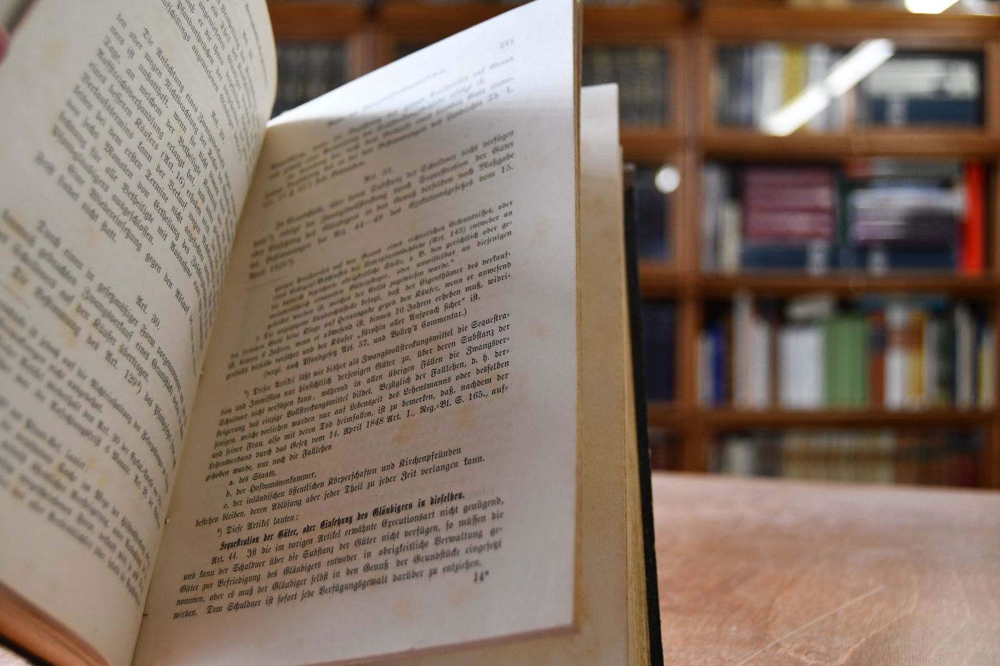 Leitfaden für die württemb. Gemeindebehörden bei Anwendung der neuen Reichs- und Landes-Justiz-Gesetze, zugleich Rathgeber für das rechtsuchende Publikum bei Verfolgung unbestrittener Ansprüche, mit vielen Formularien, einem Gebühren-Regulativ und genauem Sachregister.