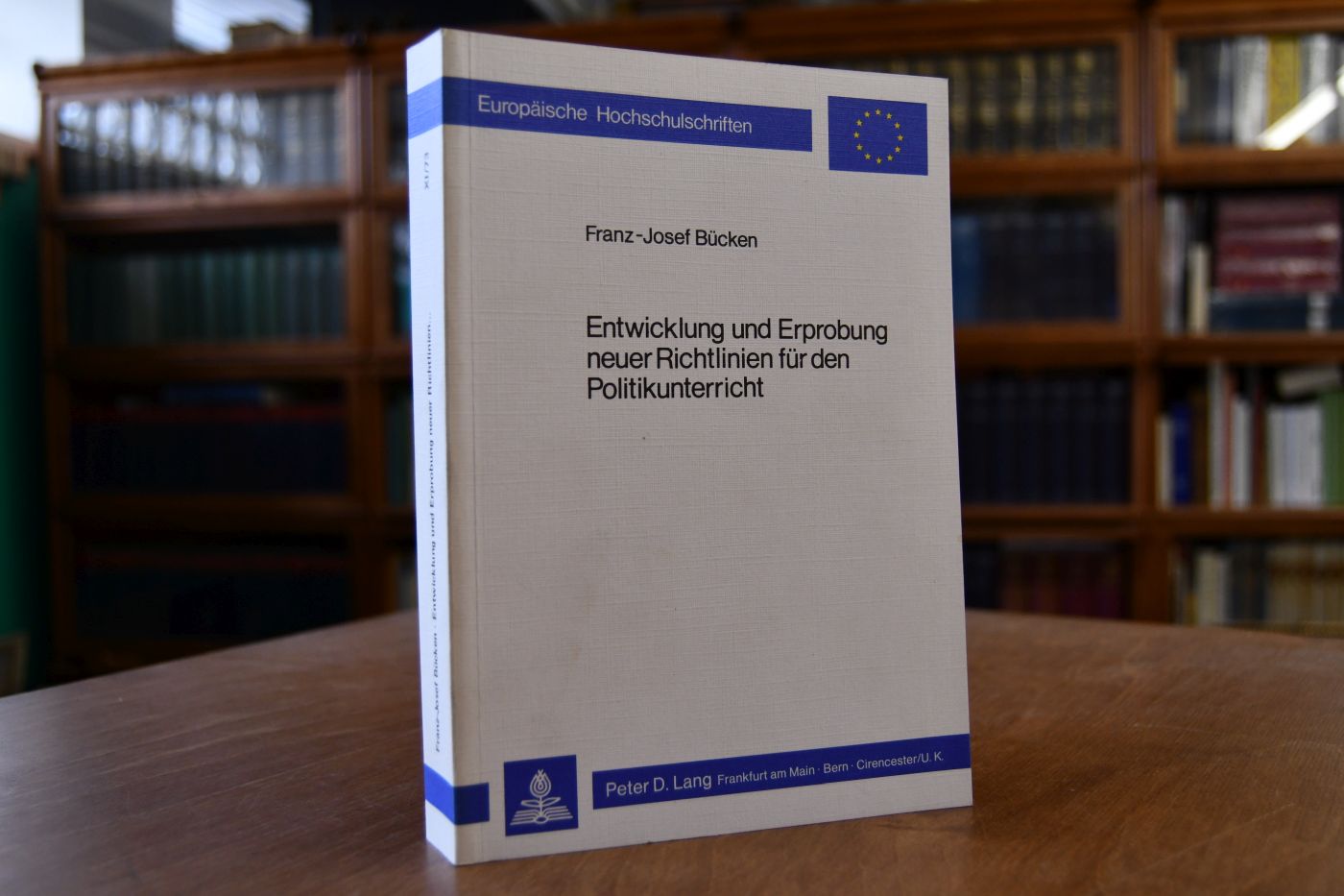 Entwicklung und Erprobung neuer Richtlinien für den Politikunterricht.