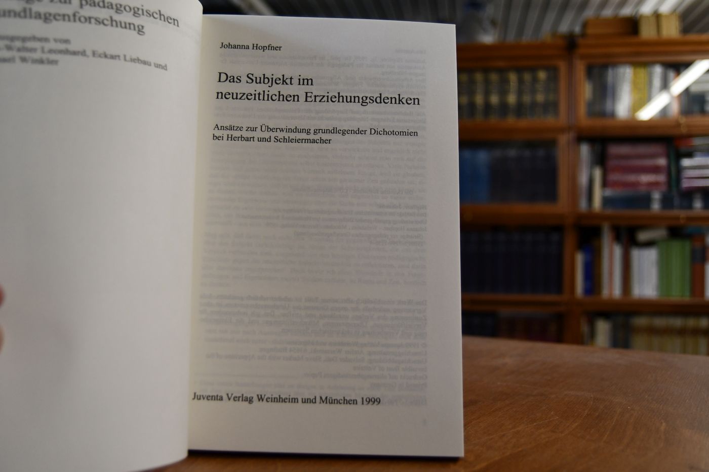 Das Subjekt im neuzeitlichen Erziehungsdenken. Ansätze zur Überwindung grundlegender Dichotomien bei Herbart und Schleiermacher.