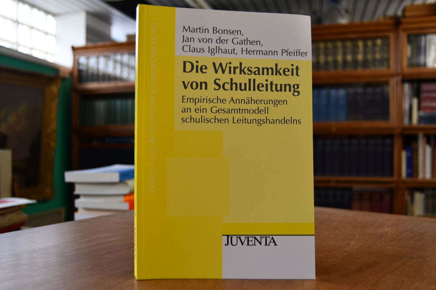 Die Wirksamkeit von Schulleitung. Empirische Annäherungen an ein Gesamtmodell schulischen Leistungshandelns.