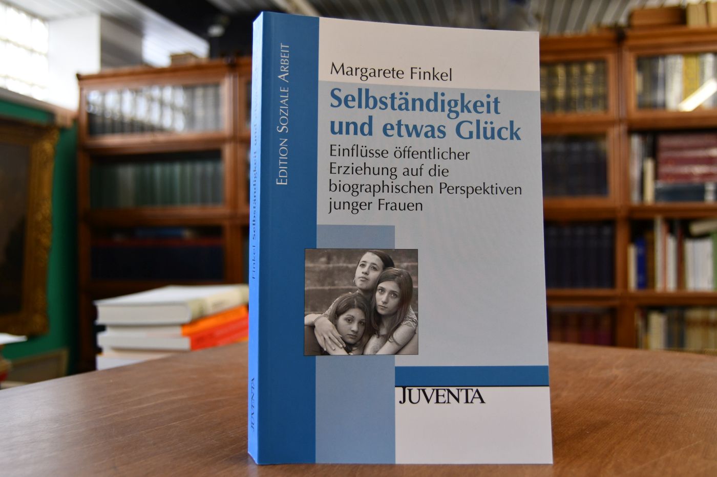 Selbständigkeit und etwas Glück. Einflüsse öffentlicher Erziehung auf die biographischen Perspektiven junger Frauen.