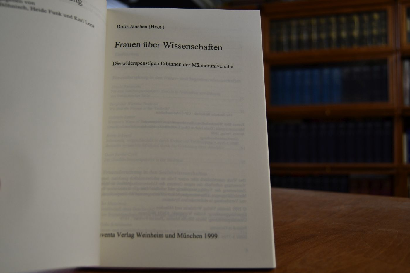 Frauen über Wissenschaften. Die widerspenstigen Erbinnen der Männeruniversität.