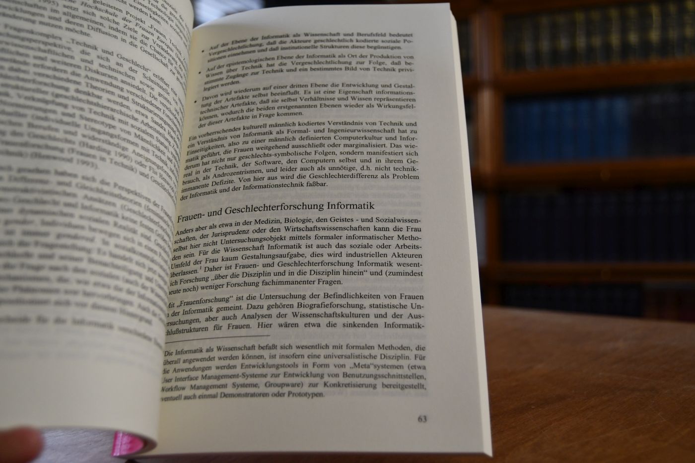 Frauen über Wissenschaften. Die widerspenstigen Erbinnen der Männeruniversität.