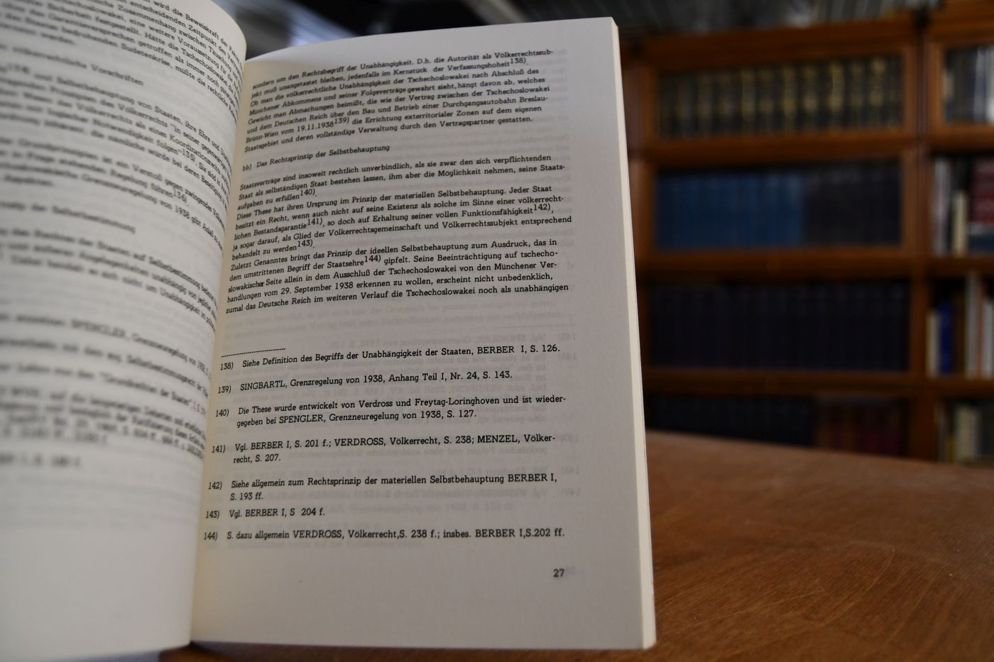 Der Vertrag über die gegenseitigen Beziehungen zwischen der Bundesrepublik Deutschland und der Tschechoslowakischen Sozialistischen Republik vom 11. Dezember 1973. Eine völkerrechtliche Analyse.