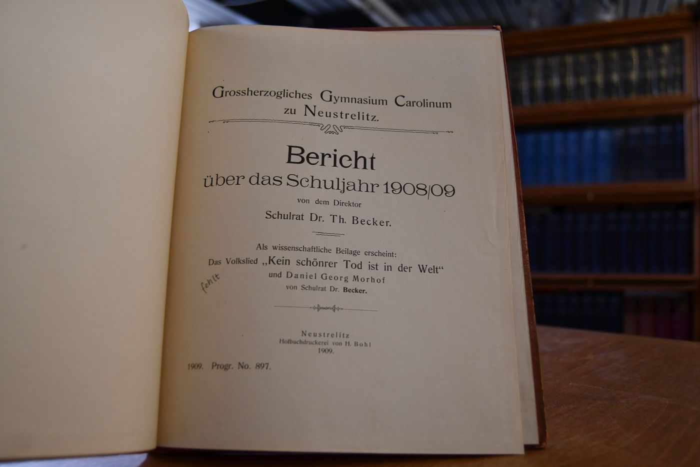 Grossherzogliches Gymnasium Carolinum zu Neustrelitz. Bericht über das Schuljahr 1908/09 von dem Direktor Th. Becker.