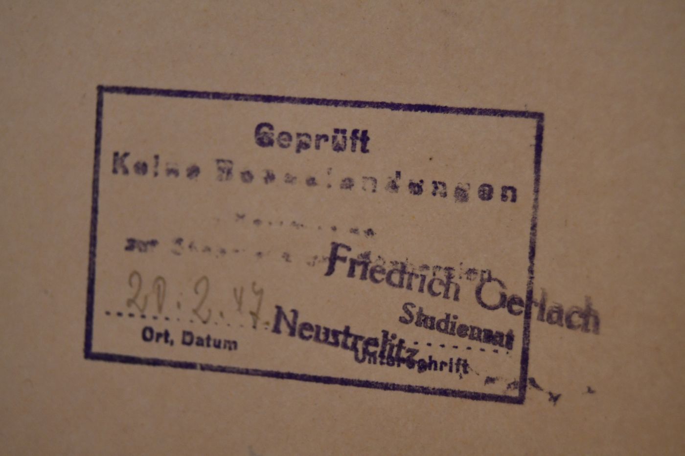 Grossherzogliches Gymnasium Carolinum zu Neustrelitz. Bericht über das Schuljahr 1908/09 von dem Direktor Th. Becker.