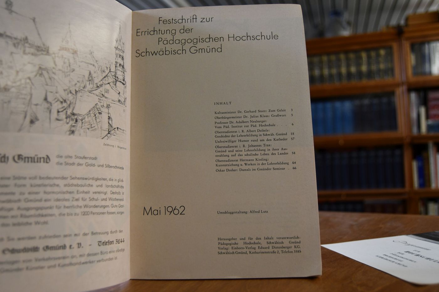 Festschrift zur Errichtung der Pädagogischen Hochschule Schwäbisch Gmünd.