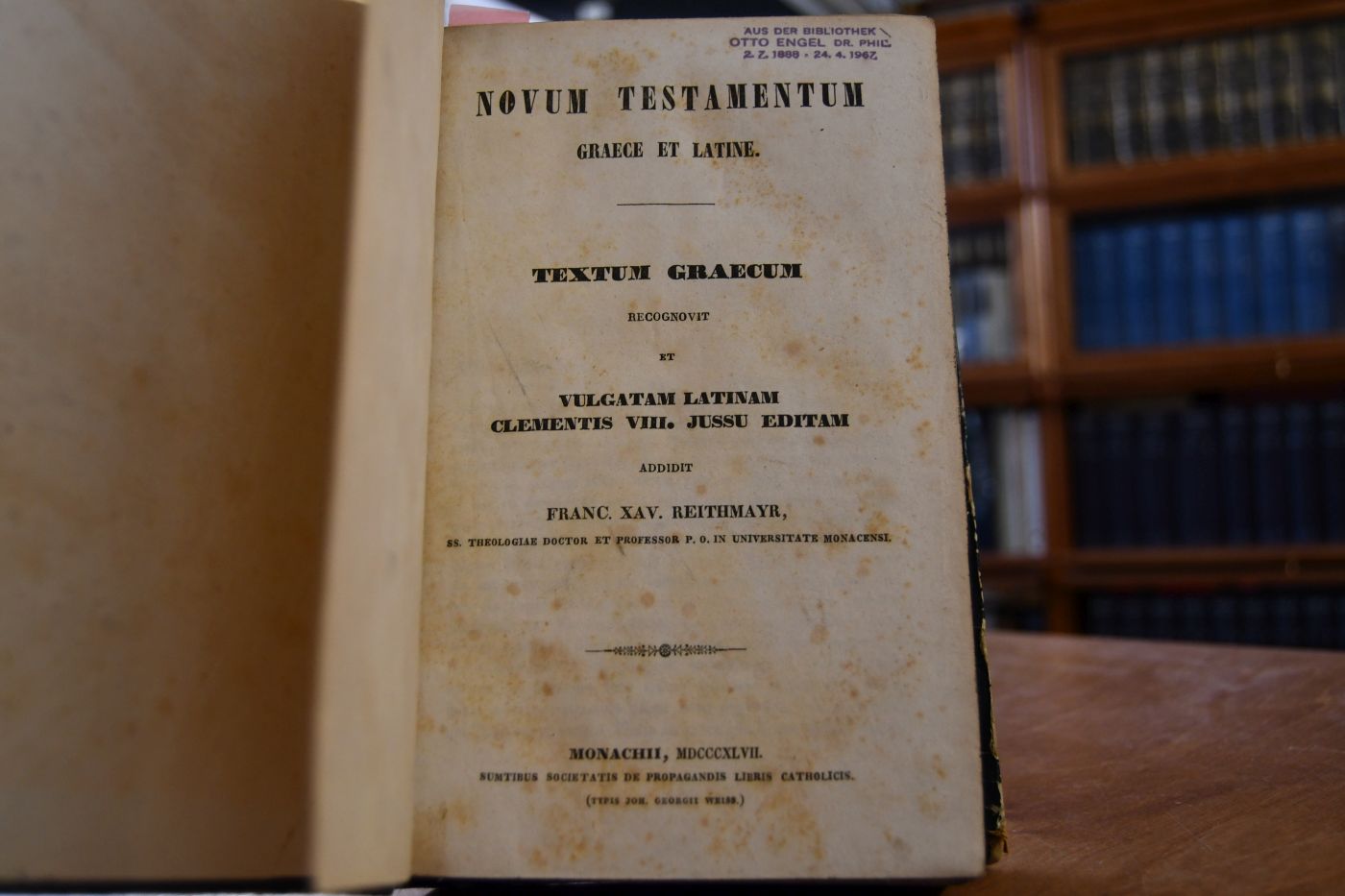 Novum testamentum graece et latine.