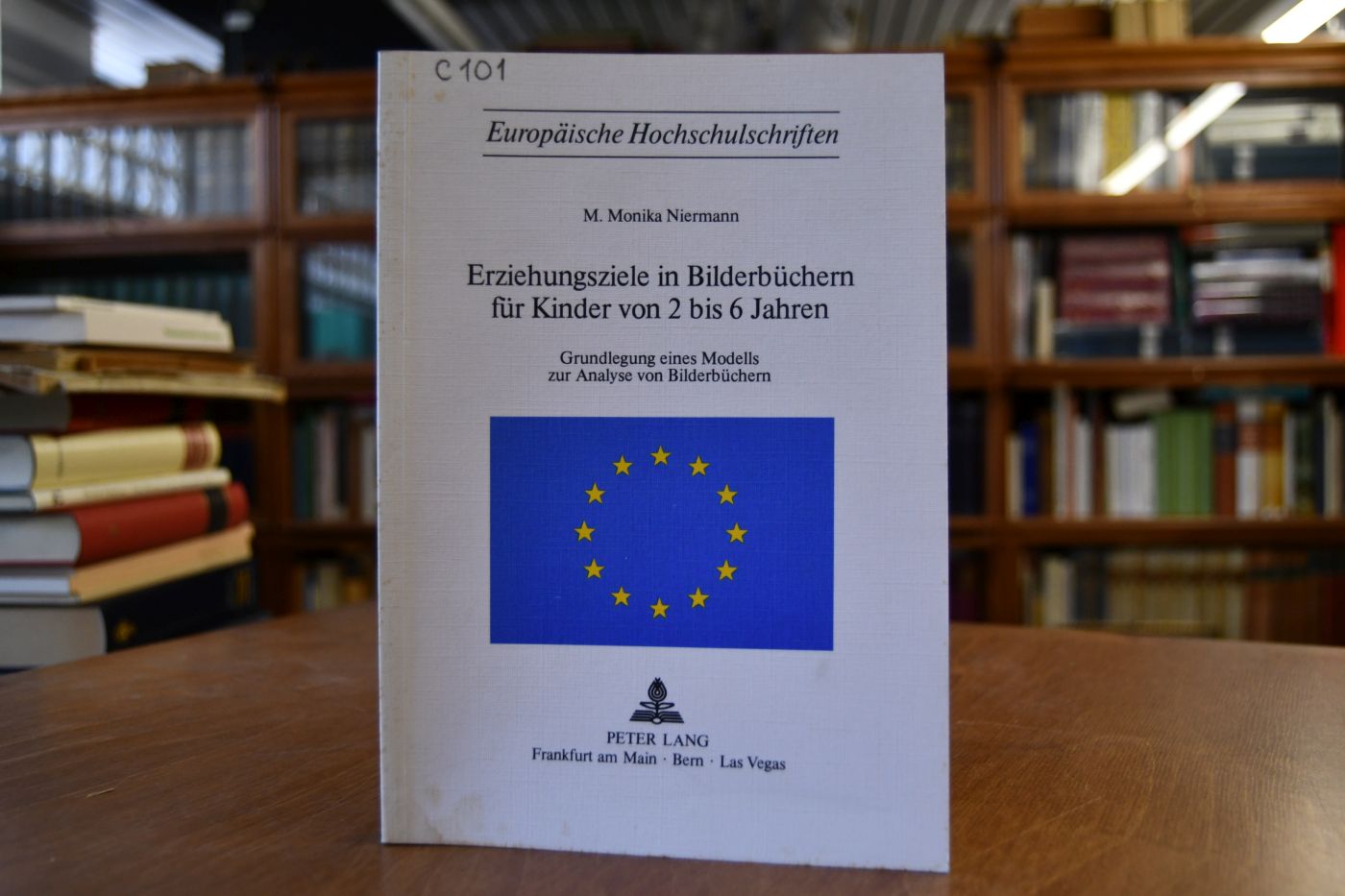Erziehungsziele in Bilderbüchern für Kinder von 2 bis 6 Jahren. Grundlegung eines Modells zur Analyse von Bilderbüchern.
