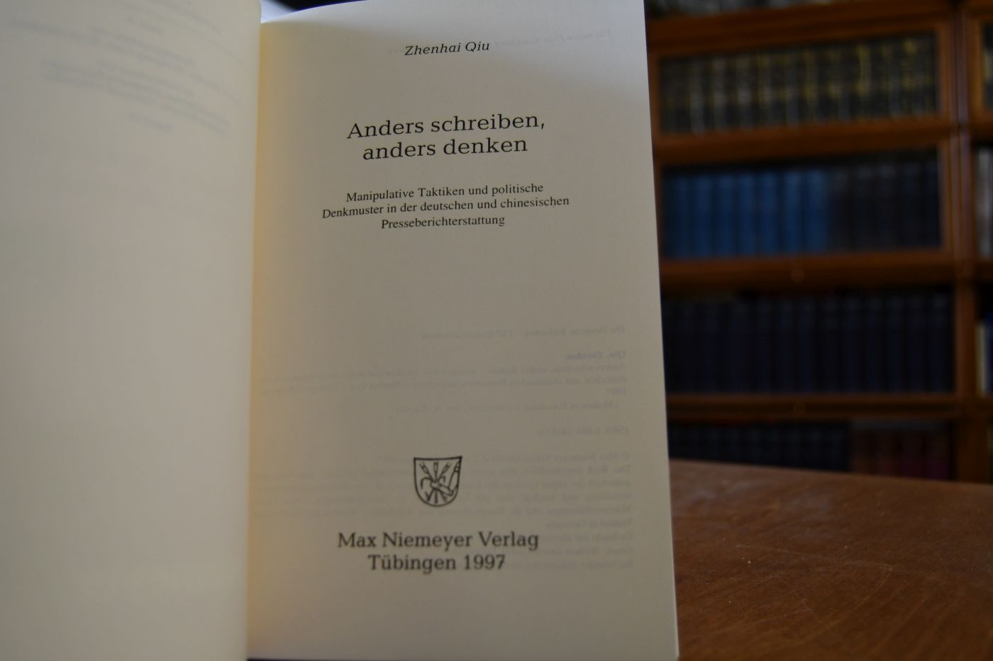 Anders schreiben, anders denken. Manipulative Taktiken und politische Denkmuster in der deutschen und chinesischen Presseberichterstattung.