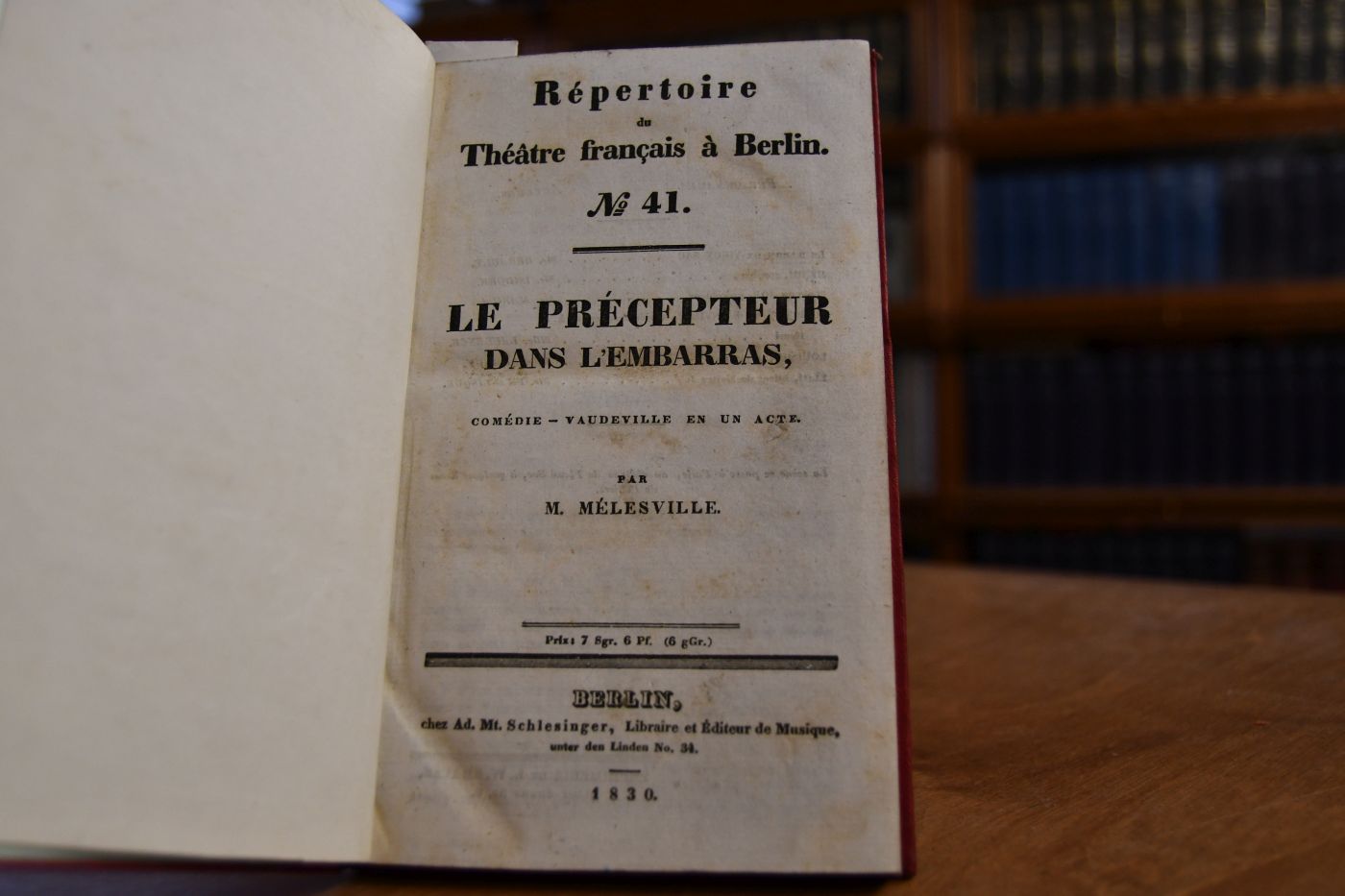 Sammelband mit 4 Textheften des Französischen Theaters in Berlin. Enthält 1. Nr. 41 Le Precepteur dans l`Embarras, Comedie-Vaudeville en un Acte par M. Melesville. 2. Nr. 156 L`Eclair, Opera comique en trois Actes par MM. de Planard et de Saint-George. 3. Nr. 83 La Perle des Maris. Comedie-VAudevill en uh Acte par MM. Bayard, Philippe D. et Julien de M. 4. Nr. 66 Le Parrain, Comedie en un Acte et en Prose par MM. Delestre, Scribe et Melesville.