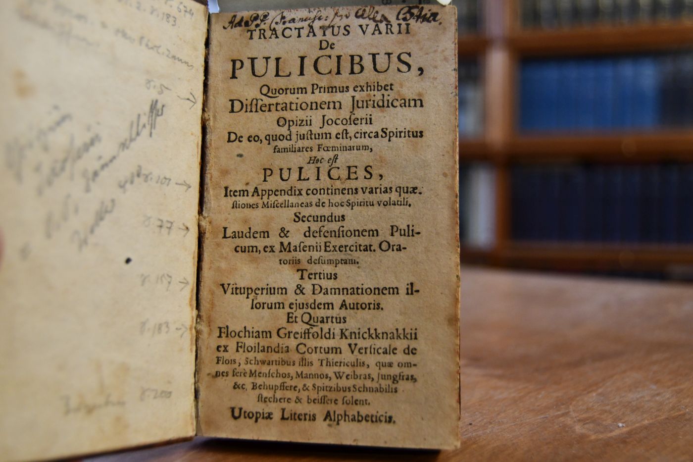 Tractatus varii de Pulicibus, Quorum Primus exhibet Dissertationem Juridicam Opizii Jocoserii De eo, quod iustum est, circa Spiritus familiares Foeminarum, Hoc est Pulices, Item Appendix continens varias quaestiones Miscellaneas de hoc Spiritu volatili, Secundus Laudem & defensionem Pulicum ex Masenii Exercitat. Oratoriis desumptam. Tertius Vituperium & Damnationem illorum ejusdem Autoris et Quartus Flochiam Greiffoldi Knickknakkii ex Floilandia Cortum Versicale de Flois, Schwattibus illis Thiericulis, quae omnes fere Menschos, Mannos, Weibros, Jungfras, &c. Behupffere, & Spitzibus Schnabilis stechere & beissere solent.