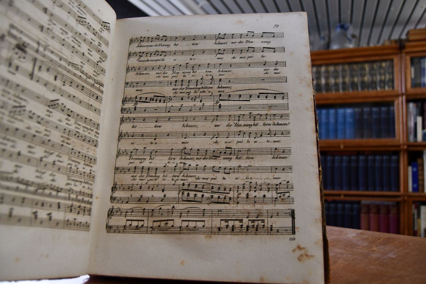 Cosi fan tutte. Weibertreue, komische Oper in zwei Aufzuegen. In vollständigem Klavierauszug mit deutschem und italienischem Texte und zugleich für das Piano-Forte allein. Ihrer Koeniglichen Hoheit der Frau Markgraefin Leopold zu Baden in tiefster Ehrfurcht zugeeignet von dem Verleger. Wohlfeile Ausgabe von W.A. Mozarts sämtlichen Opern. 4te Lieferung.