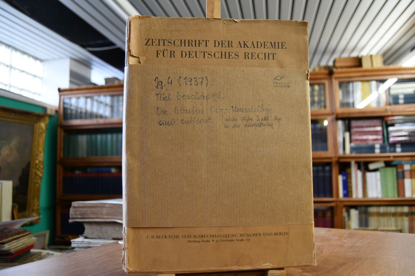 Zeitschrift der Akademie für Deutsches Recht. 4. Jahrgang, 1937 in ungebundenen Einzelheften ohne den jeweiligen Schutzumschlag.