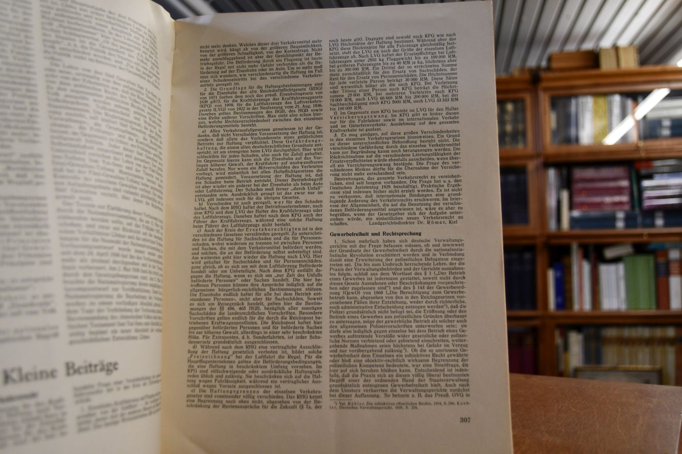 Zeitschrift der Akademie für Deutsches Recht. Einzelhefte mit Schutzumschlag. 4. Jahrgang, 1937. Folgende Hefte vorhanden 1, 2, 3, 4, 5, 6, 7, 8, 9, 10, 1o, 11, 12, 13, 14, 15, 16, 17, 19. Preis je Einzelheft.